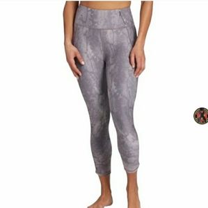 Calia By Carrie Underwood High Rise Capri   NWOT